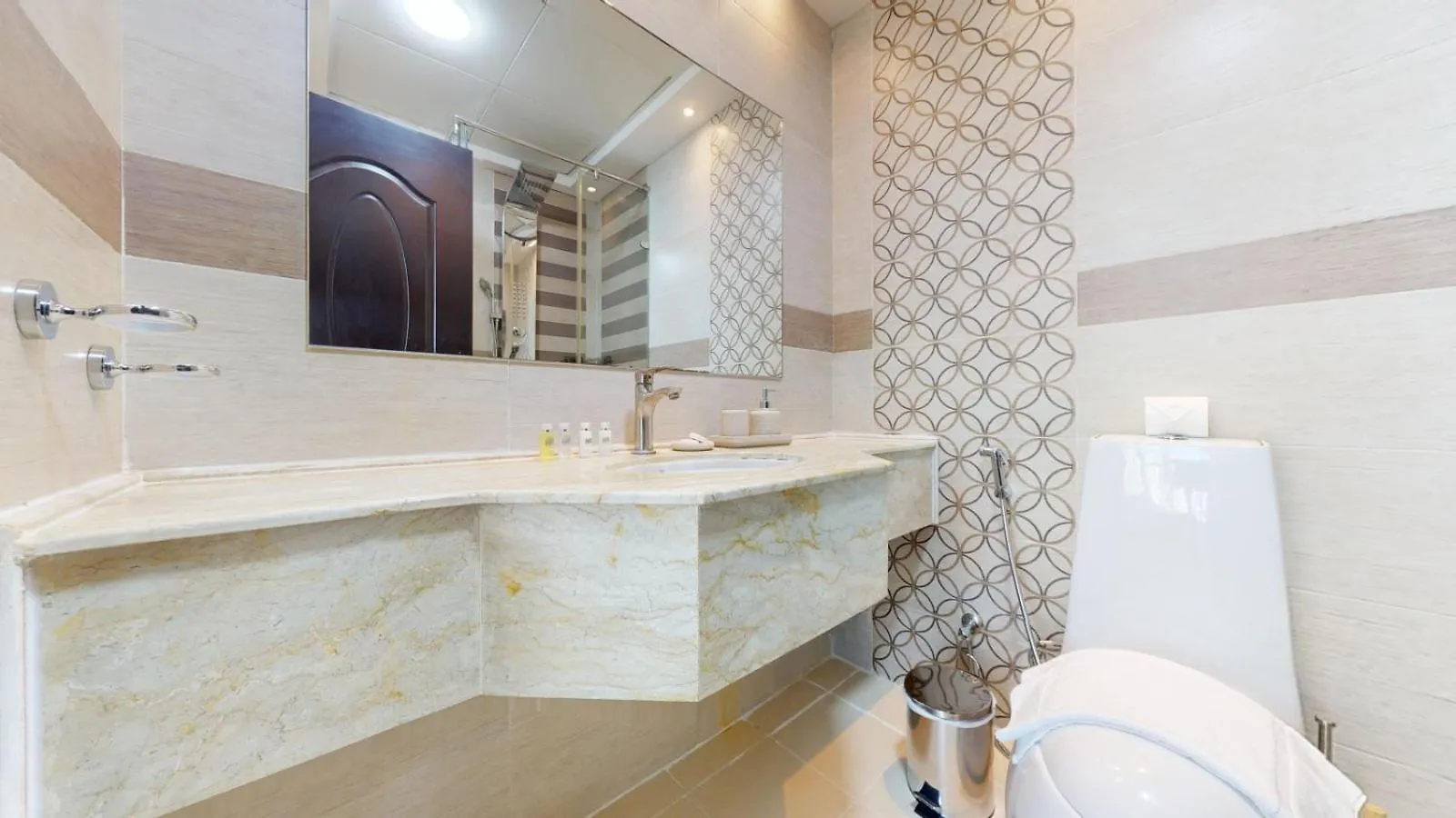 Zenith Tower A2 - Colourful One Bedroom Dubai Apartment